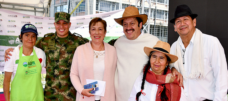 5-La-ADR-y-el-CAAID-realizaron-Mercado-Campesino-en-honor-a-los-cultivadores-de-nuestro-país