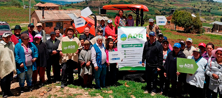 6-ADR-entregó-6-tractores-en-Motavita,-Soracá,-Siachoque-y-Viracachá