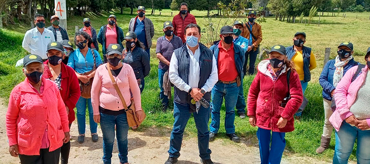 6-La-ADR-entregó-cinco-bancos-de-maquinaria-en-Boyaca