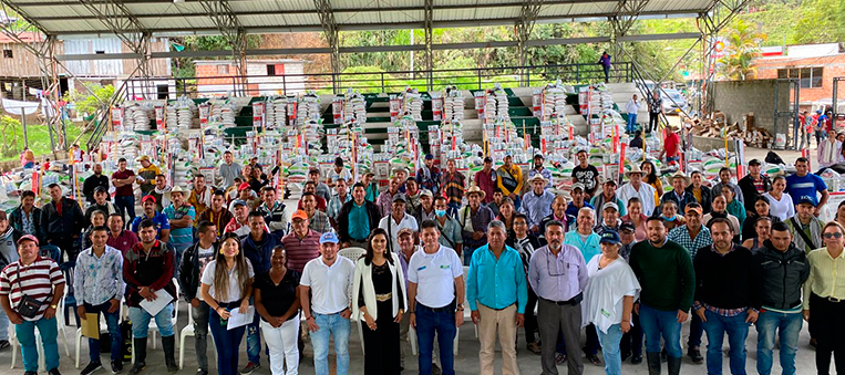 activos productivos a 141 campesinos del Tolima