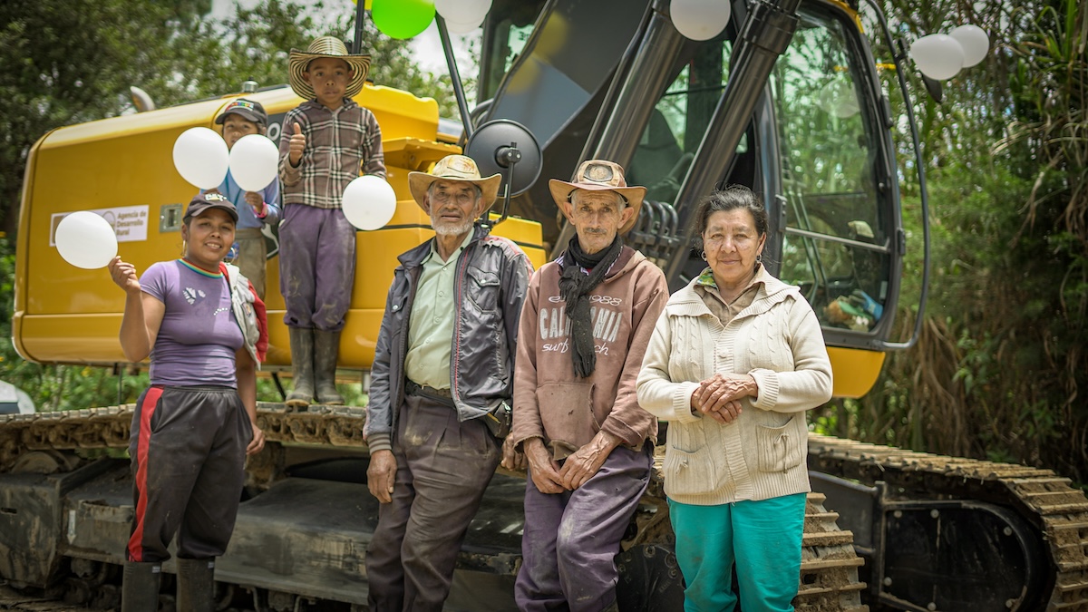 Millonaria entrega de maquinaria en distritos de riego, para avanzar con la Reforma Rural Integral