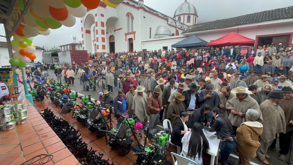 Indígenas y campesinos del Cesar, Magdalena y Santander recibieron más de $3.198 millones en proyectos productivos para el agro