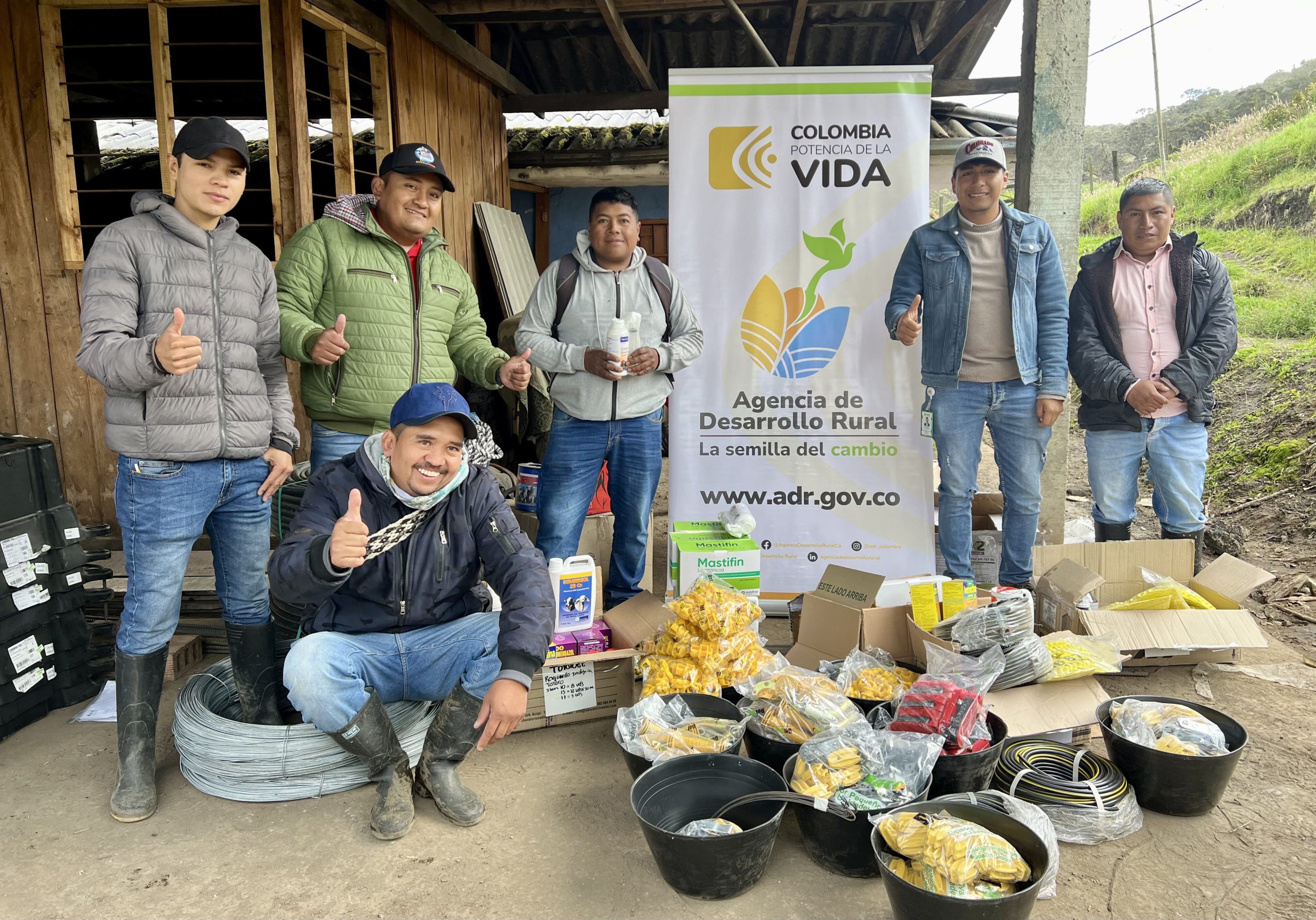 Con insumos veterinarios y cerramientos de cercas se fortalece la actividad ganadera de pueblos indígenas del Cauca