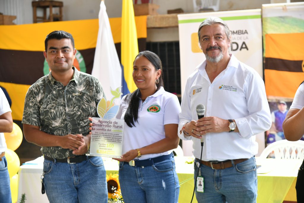Para lograr la sostenibilidad ambiental en el campo, la ADR promueve en las comunidades campesinas la diversificación con actividades como avicultura y porcicultura