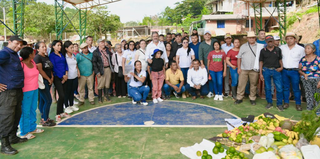 Junto con el campesinado y los pueblos indígenas del Cauca, el Gobierno nacional sigue adelante con la Reforma Rural Integral