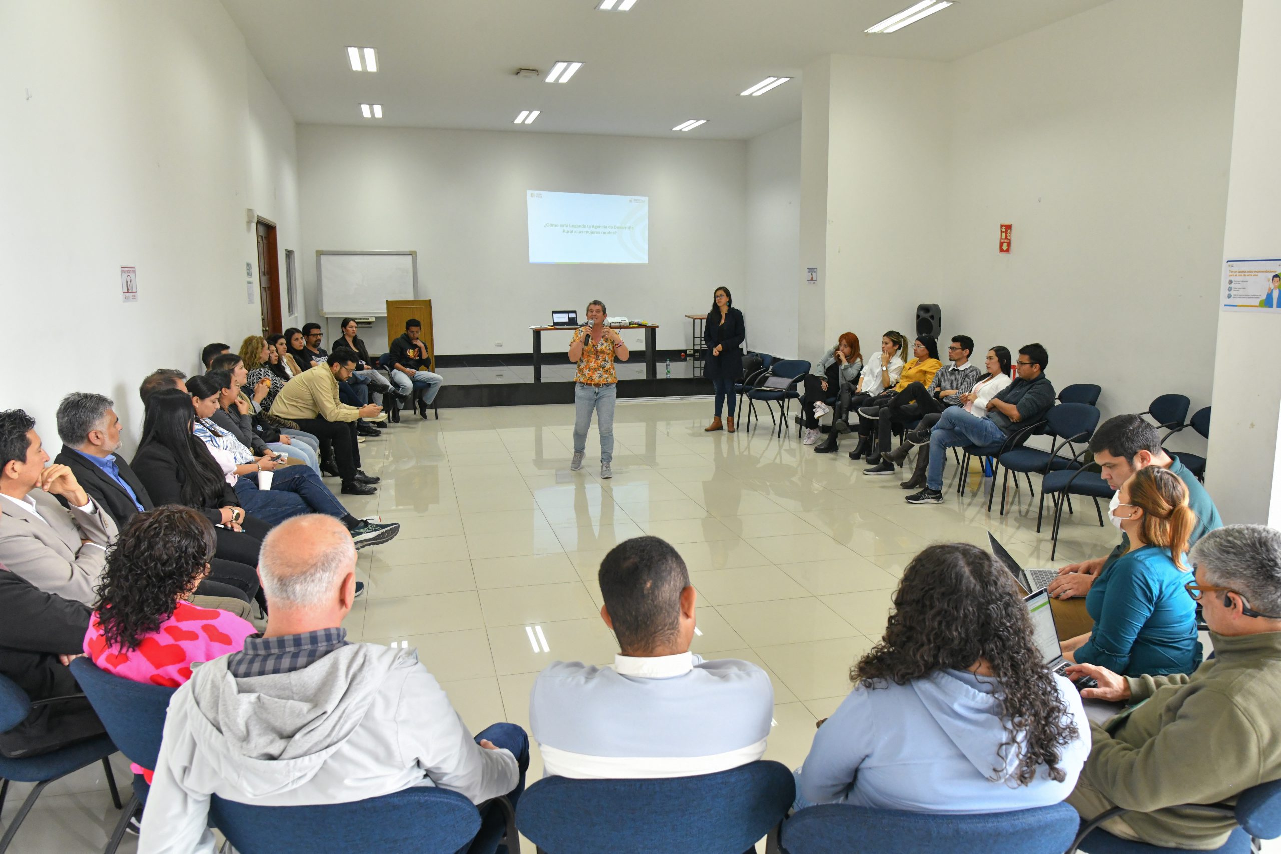 primer capacitacion de enfoque de genero en la adr