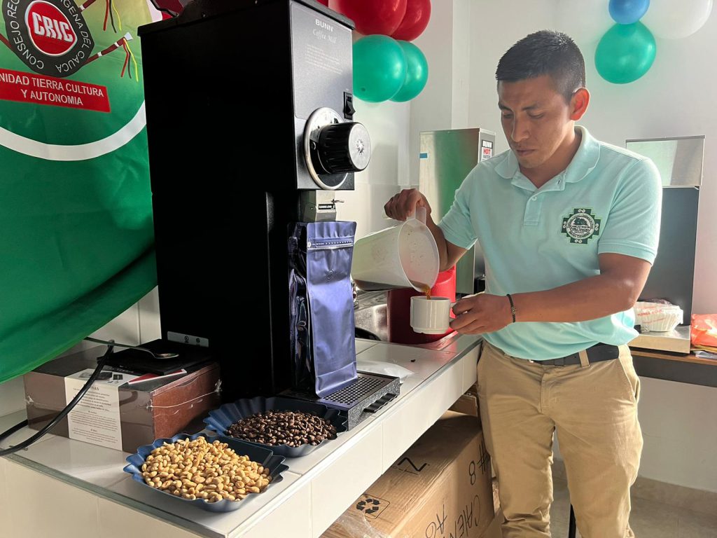El laboratorio de Almaguer permite la transformación del café para darle valor agregado al producto y de esta manera lograr una comercialización a precios justos.