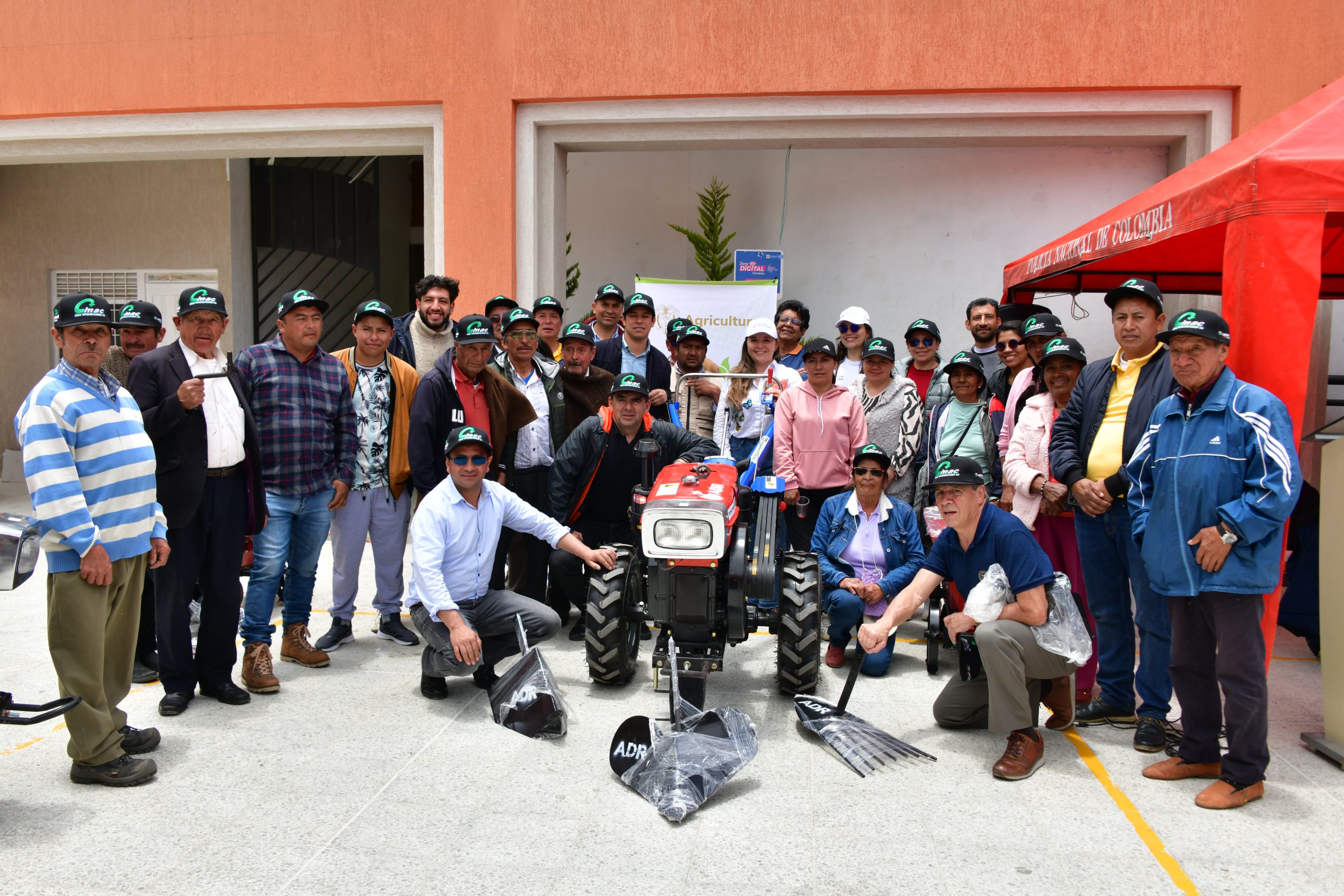 La mecanización y la capacitación fortalecen la economía campesina y el desarrollo a largo plazo del sector papero en el país. Foto- Camila Polanco (ADR).