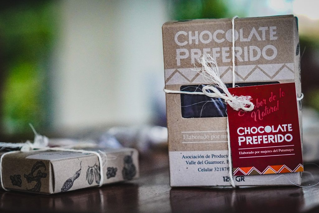 Los pequeños productores de cacao del medio y bajo Putumayo han creado marcas para que sus productos se reconozcan en los municipios de la región. Foto- Alejandro González (ADR)