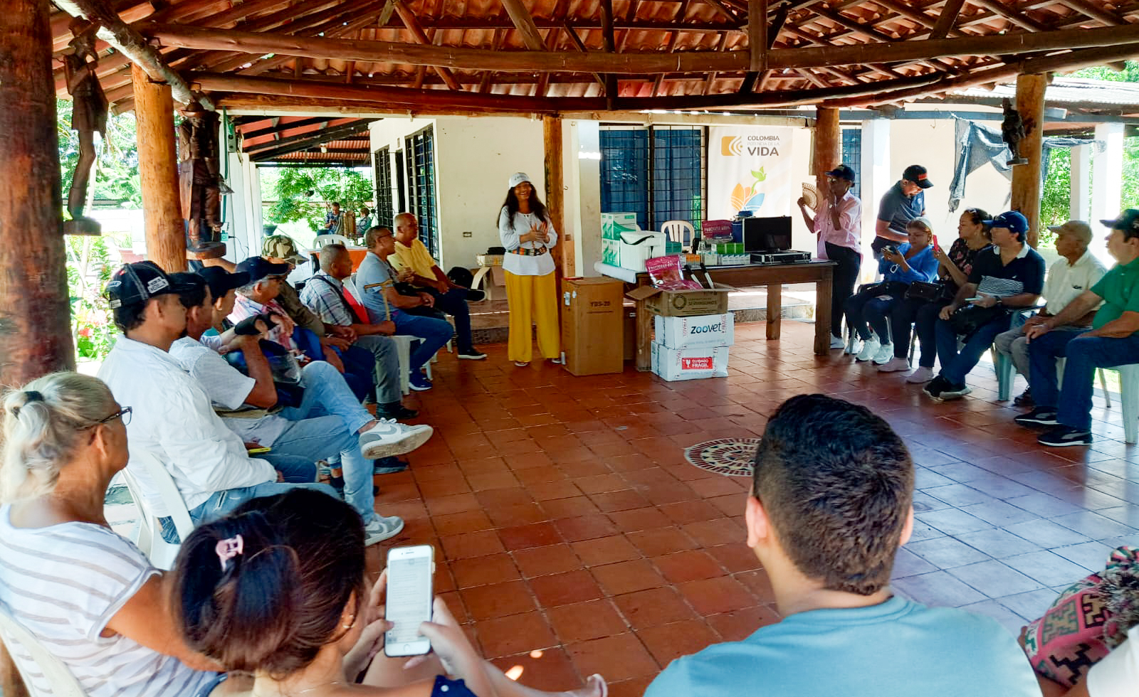 Los proyectos integrales de la ADR no solo entregan activos productivos, sino que también fortalecen los conocimientos ancestrales de los campesinos. Foto José Elías Martínez (ADR)