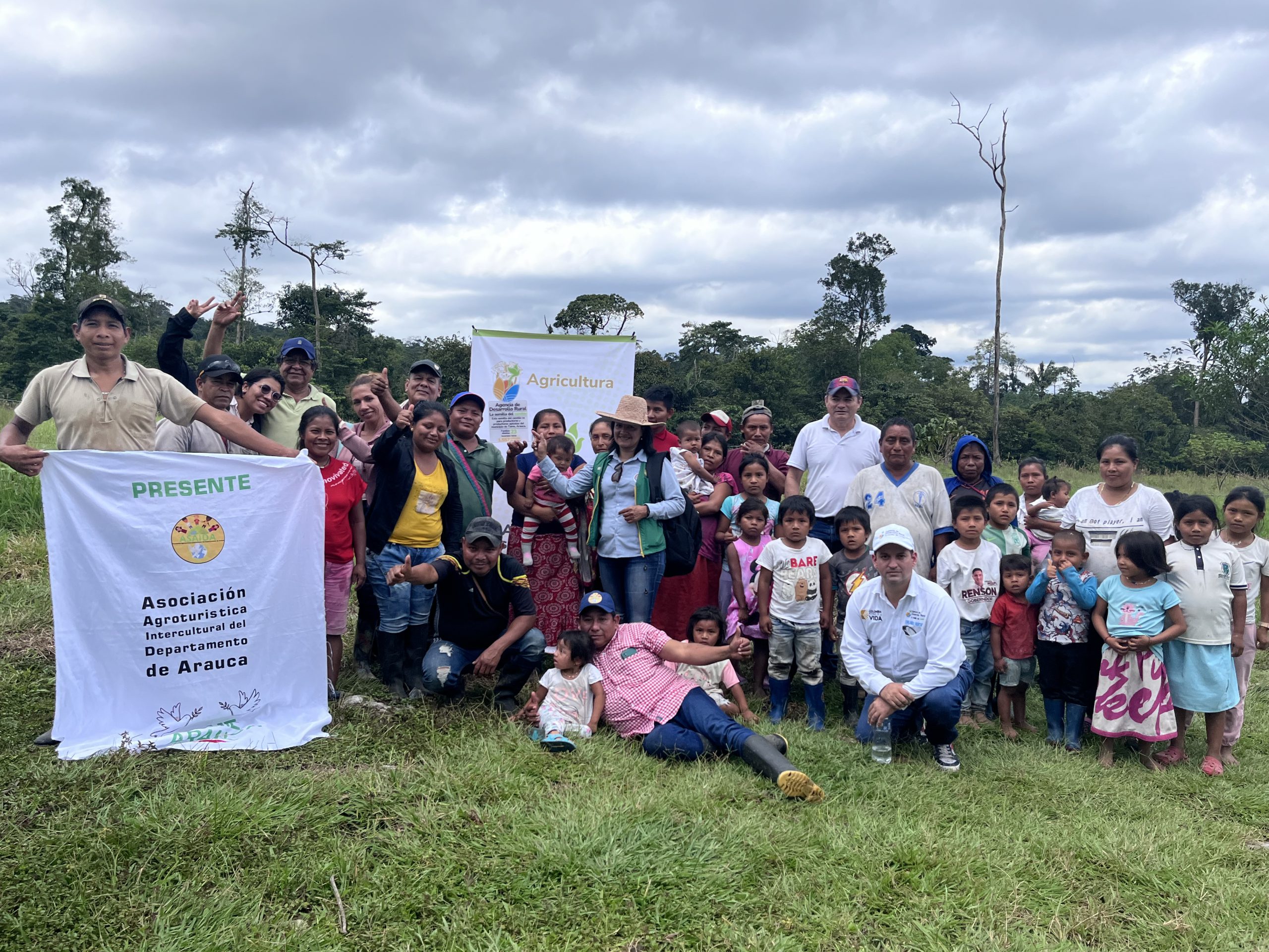 El proyecto apícola impulsa el desarrollo socioeconómico del pueblo U'wa, para generar ingresos, fortalecer la identidad cultural y preservar el patrimonio natural.