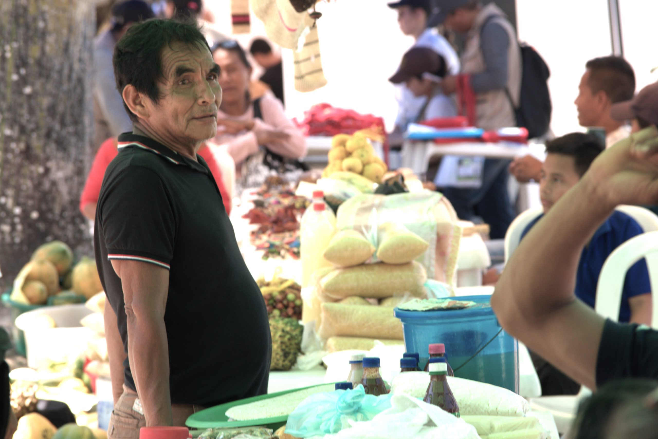 ExpoAmazonas es un importante escenario de comercialización y de establecimiento de acuerdos comerciales entre las comunidades y los operadores locales. Foto: Shamed Jurado (ADR)