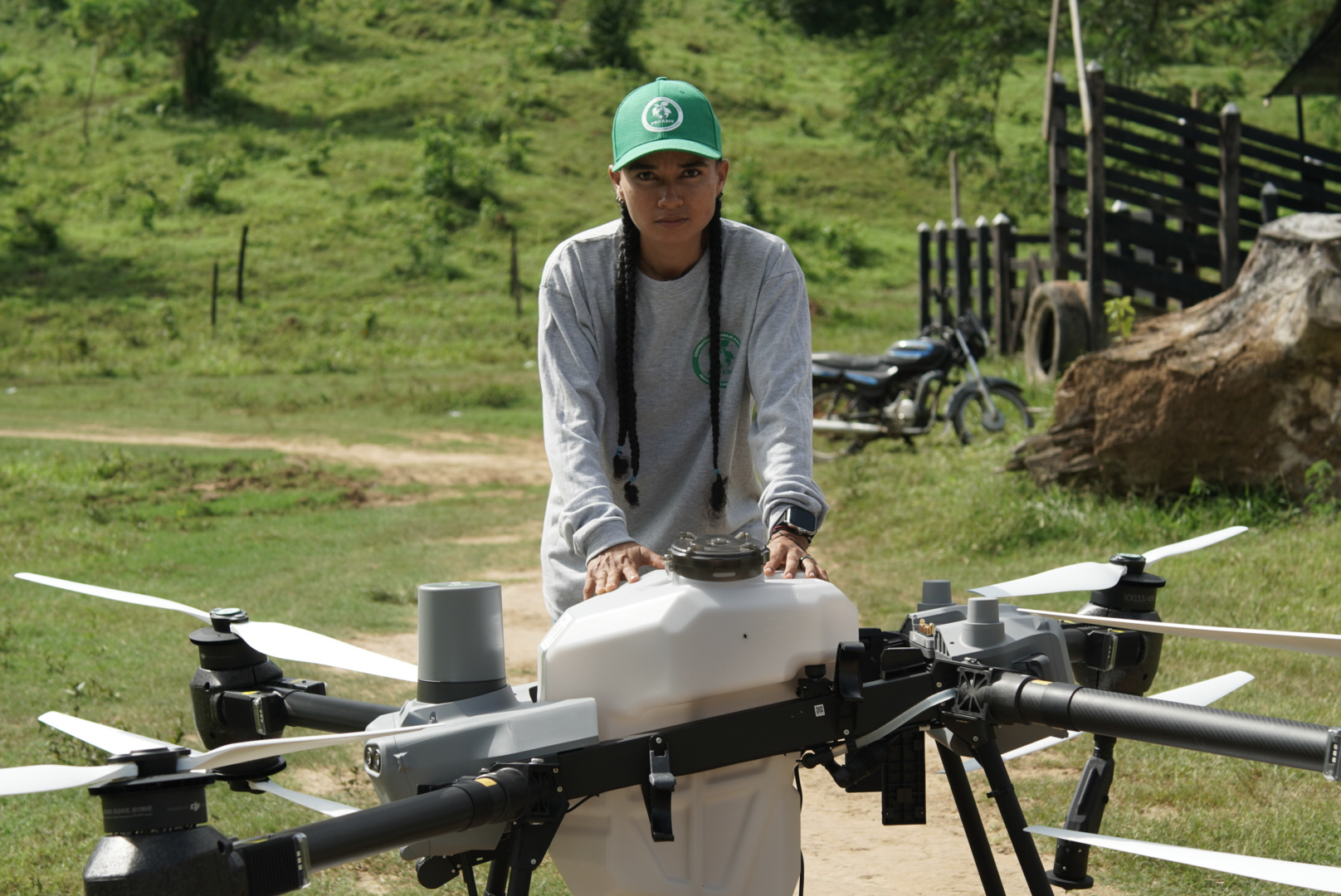 Los drones permiten realizar tareas de manera rápida y automatizada, lo que reduce los costos de operación y el tiempo dedicado a las actividades agrícolas. Foto: Alejandro González (ADR).