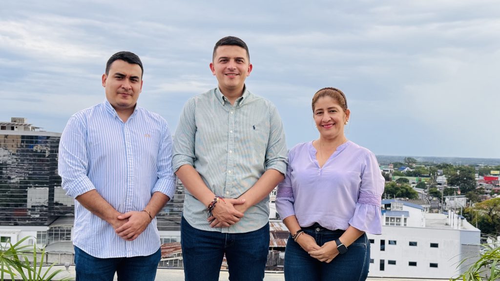 Diana Roa (Directora de desarrollo rural), Juan David Mahecha (Coordinador de la EPSEA) y José Luis García Acosta (Secretario de competitividad y desarrollo económico de Villavicencio)