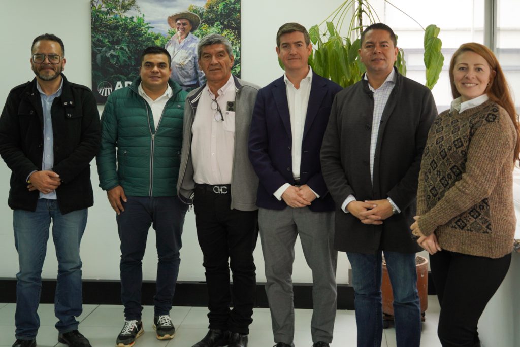 Del territorio al mercado: campesinos cacaoteros de Falan logran acuerdo comercial sin intermediarios