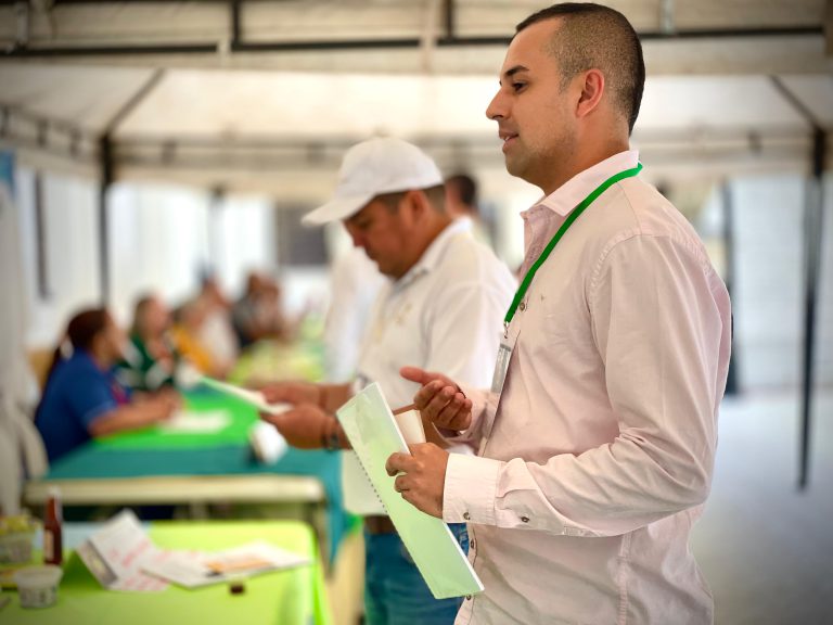 Compras público-privadas impulsan la economía rural en Caldas (2)
