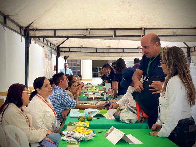 Compras público-privadas impulsan la economía rural en Caldas (6)