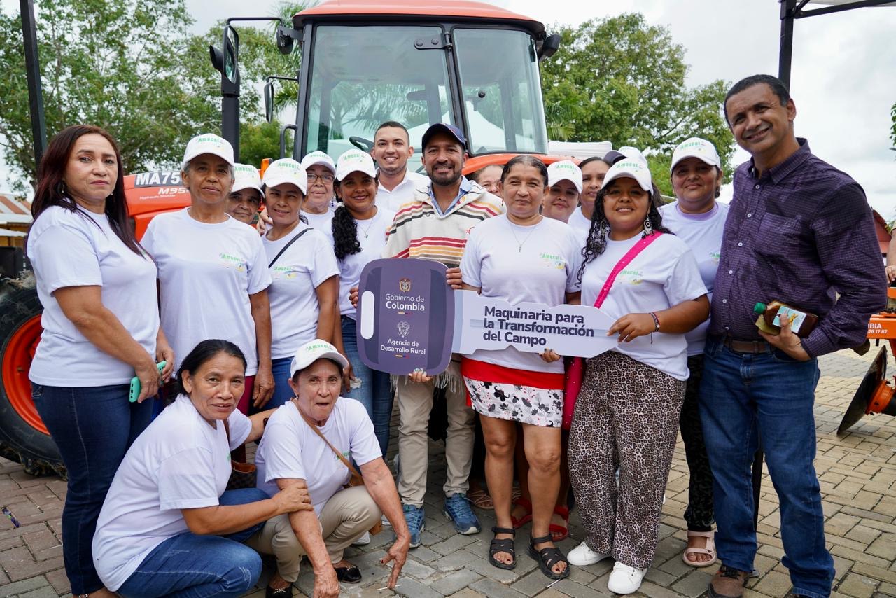 Banco de maquinaria llega a comunidades indígenas y mujeres víctimas del conflicto en Sucre