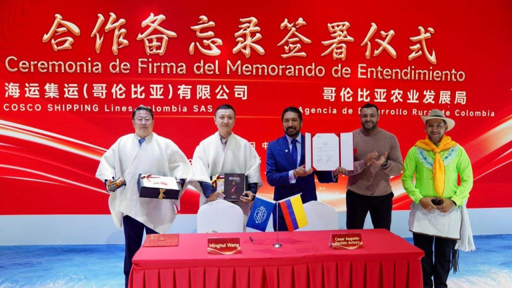 El presidente de la Agencia de Desarrollo Rural, César Pachón, firmó un memorando de entendimiento con Cosco Shipping Lines, una de las navieras más grandes del mundo.