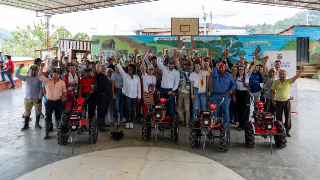 La comunidad de la Zona de Reserva Campesina El Pato-Balsillas recibió 121 motocultores que beneficiarán las líneas productivas de fríjol, café y plátano en la región