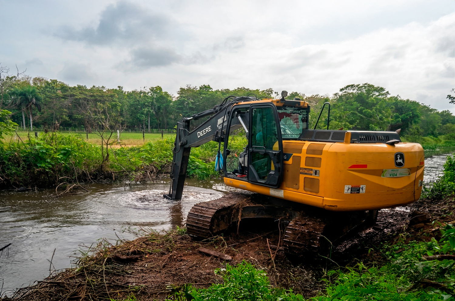 La ADR interviene distritos de riego en Córdoba para mitigar inundaciones y proteger comunidades rurales