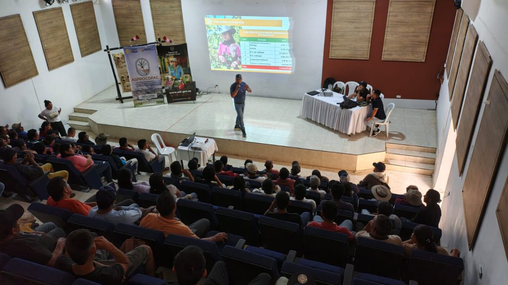 Caficultores de Nariño en socialización de la ADR.