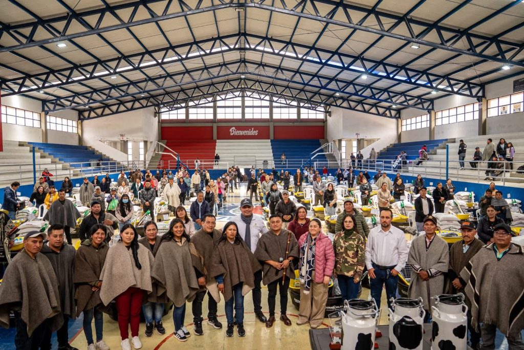 "Entrega de insumos para el proyecto lechero en Nariño - ADR".