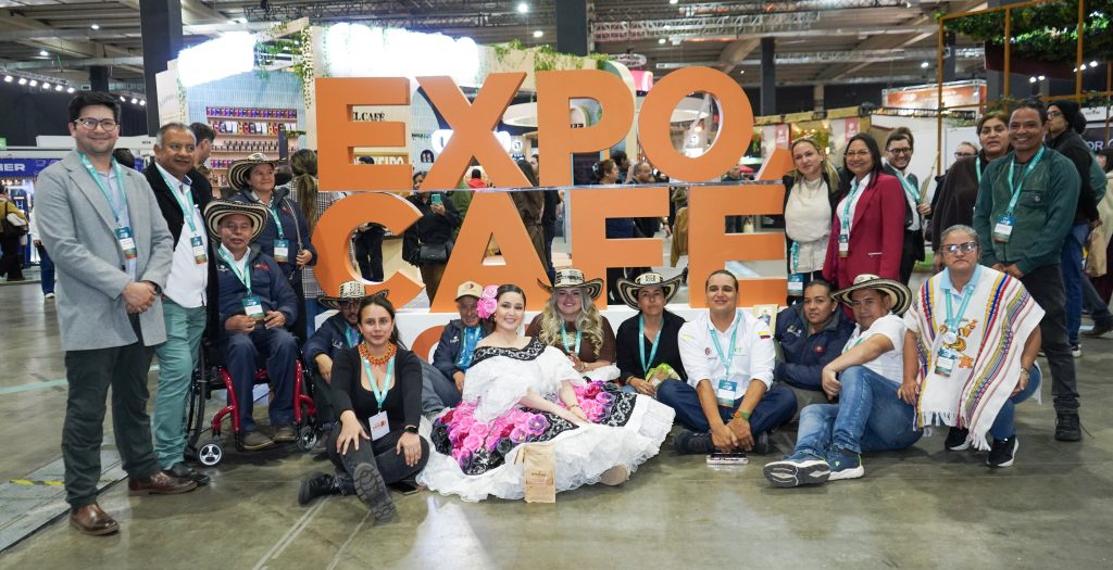 Delegación de la Agencia de Desarrollo Rural (ADR) impulsa la Reforma Agraria en ExpoCafé Chile.