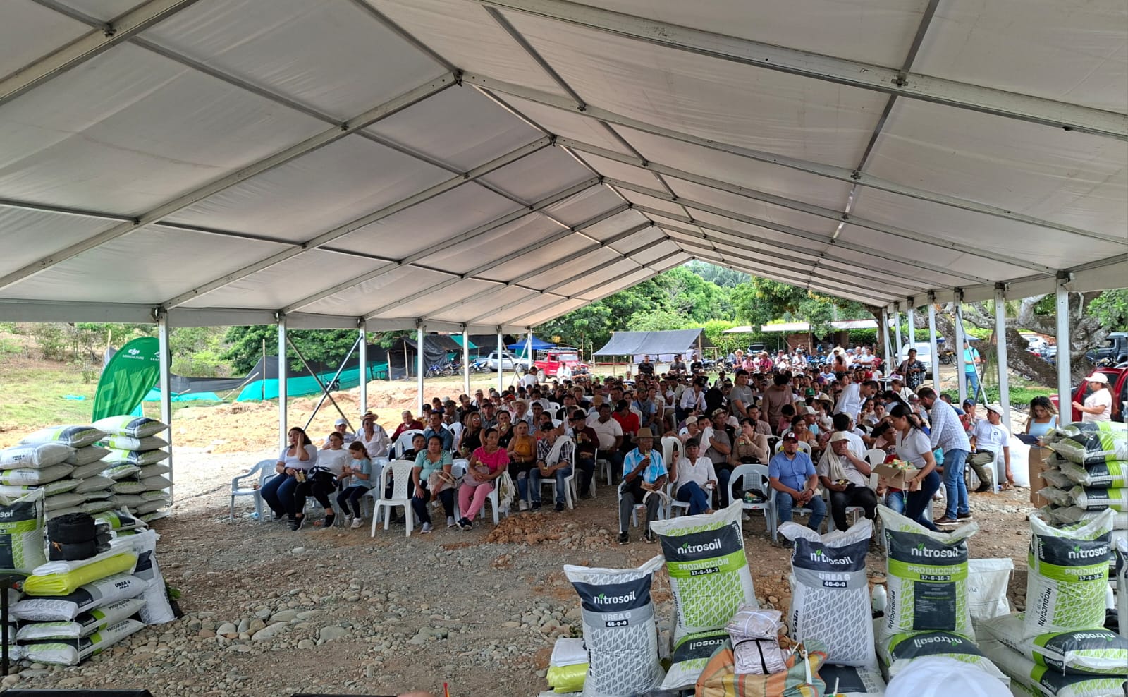 Entrega de insumos agrícolas para cafeteros de Ataco en Tolima