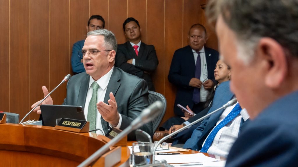ADR expone ante el Senado alertas de la gestión recibida y traza su hoja de ruta para 2026-2027
